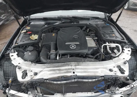 2015 Mercedes-Benz C 300 4Matic из США, поврежденный, VIN 55SWF4KB2FU015915